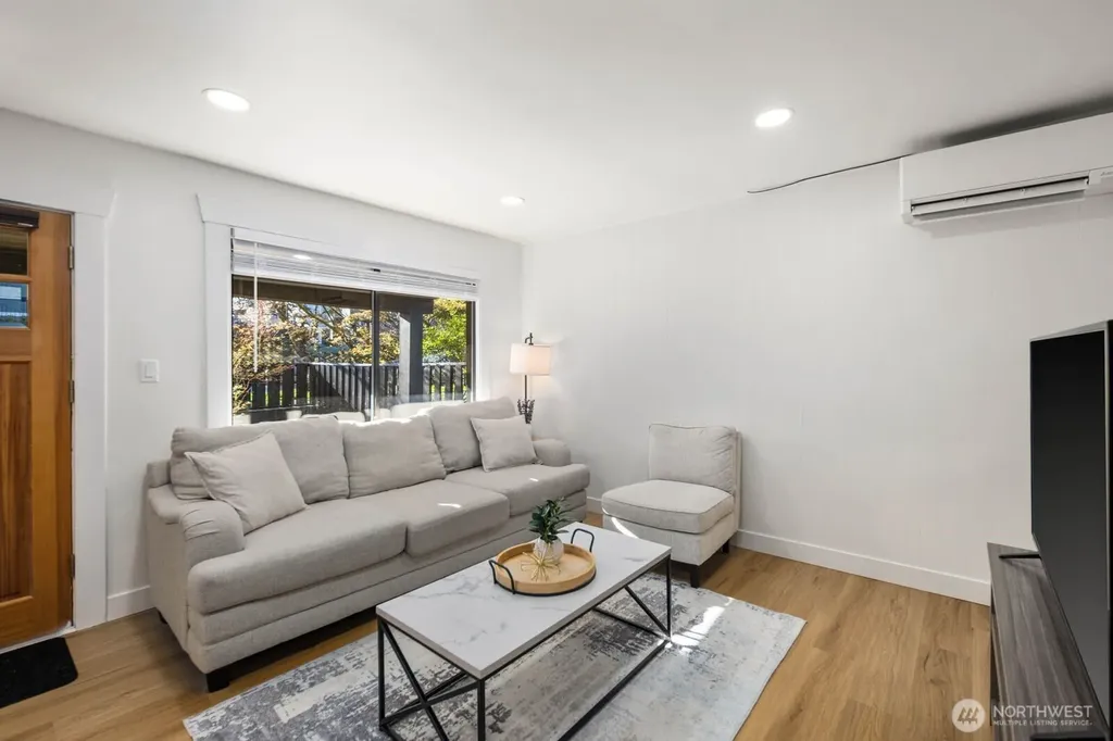 7132 34th Avenue SW Seattle WA 98126