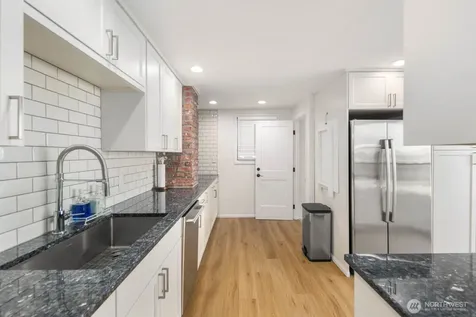 7132 34th Avenue SW Seattle WA 98126