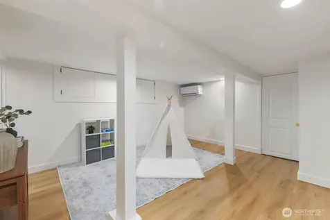 7132 34th Avenue SW Seattle WA 98126