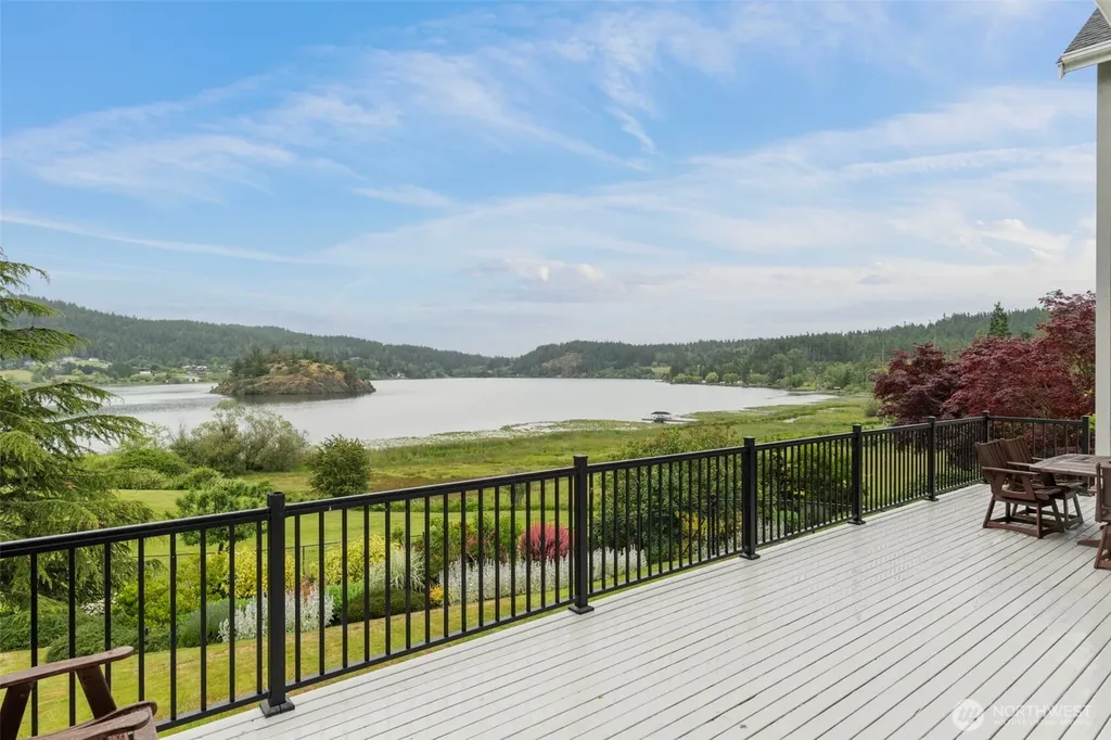 5663 S Campbell Lake Road Anacortes WA 98221