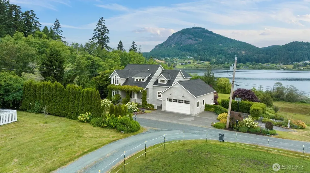 5663 S Campbell Lake Road Anacortes WA 98221