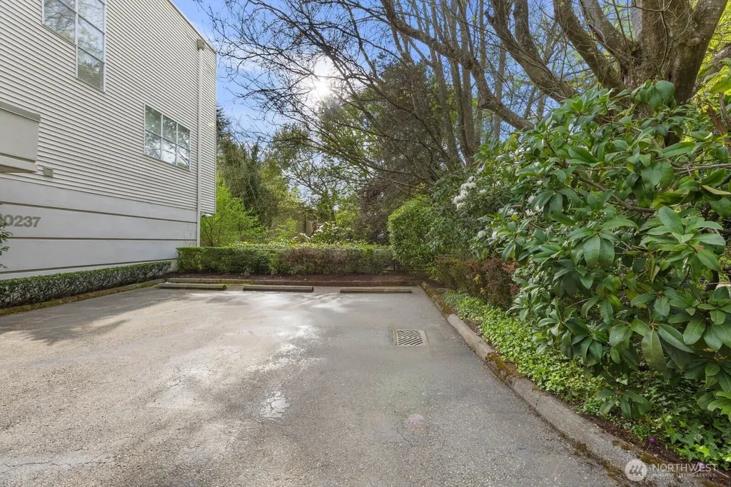 10237 SE 3rd Street Bellevue WA 98004