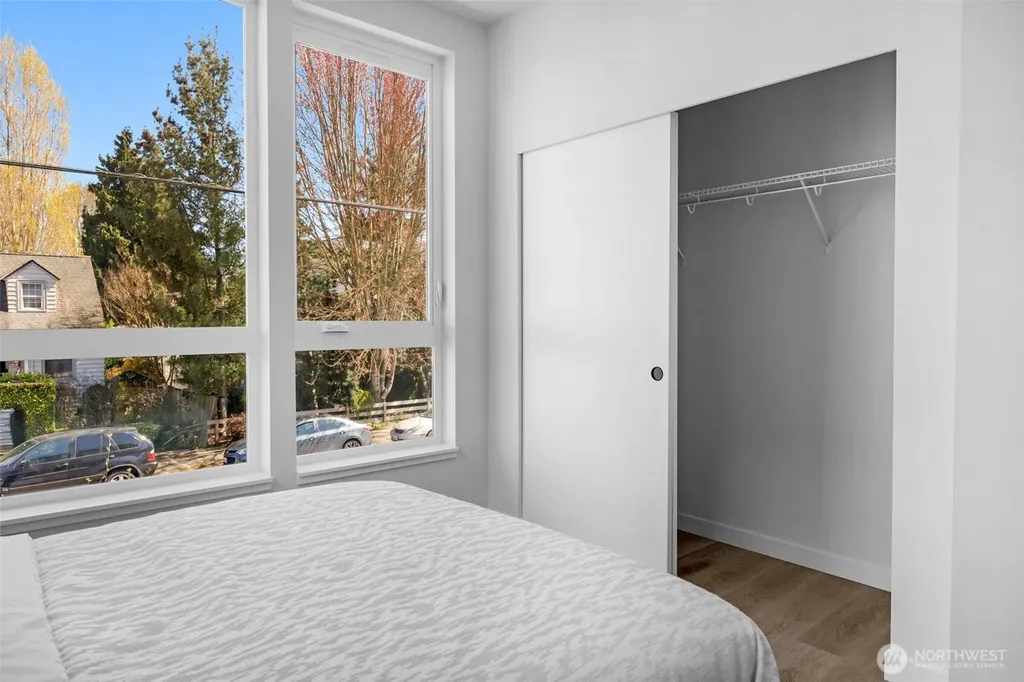 6725 Carlton Avenue Seattle WA 98108
