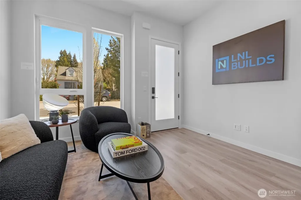 6725 Carlton Avenue Seattle WA 98108