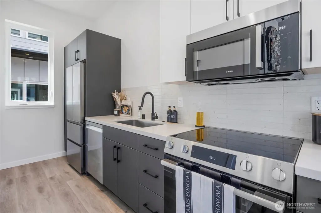 6725 Carlton Avenue Seattle WA 98108