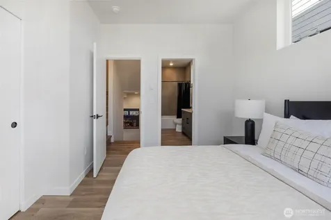 6725 Carlton Avenue Seattle WA 98108