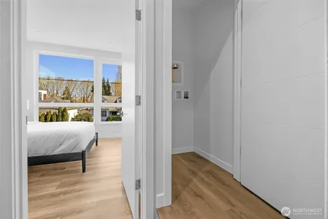 6725 Carlton Avenue Seattle WA 98108