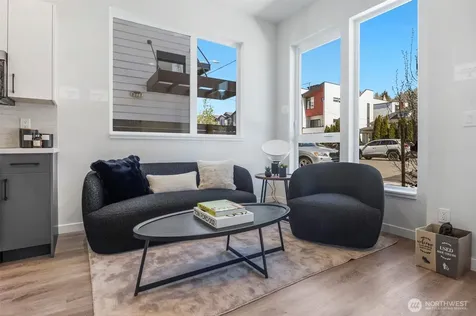 6725 Carlton Avenue Seattle WA 98108