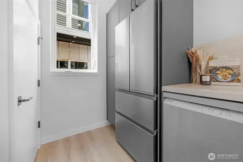 6725 Carlton Avenue Seattle WA 98108