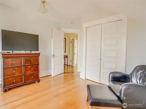 4026 Burke Avenue N Seattle WA 98103