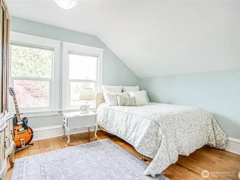 4026 Burke Avenue N Seattle WA 98103