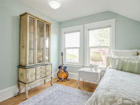 4026 Burke Avenue N Seattle WA 98103