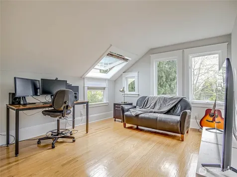 4026 Burke Avenue N Seattle WA 98103