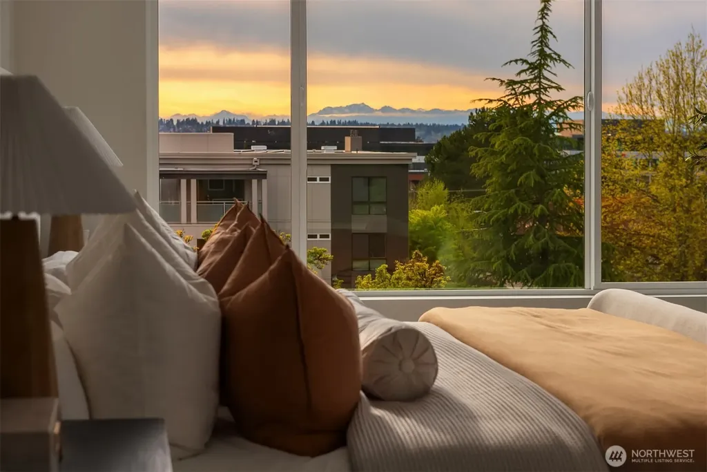 138 8th Court Kirkland WA 98033
