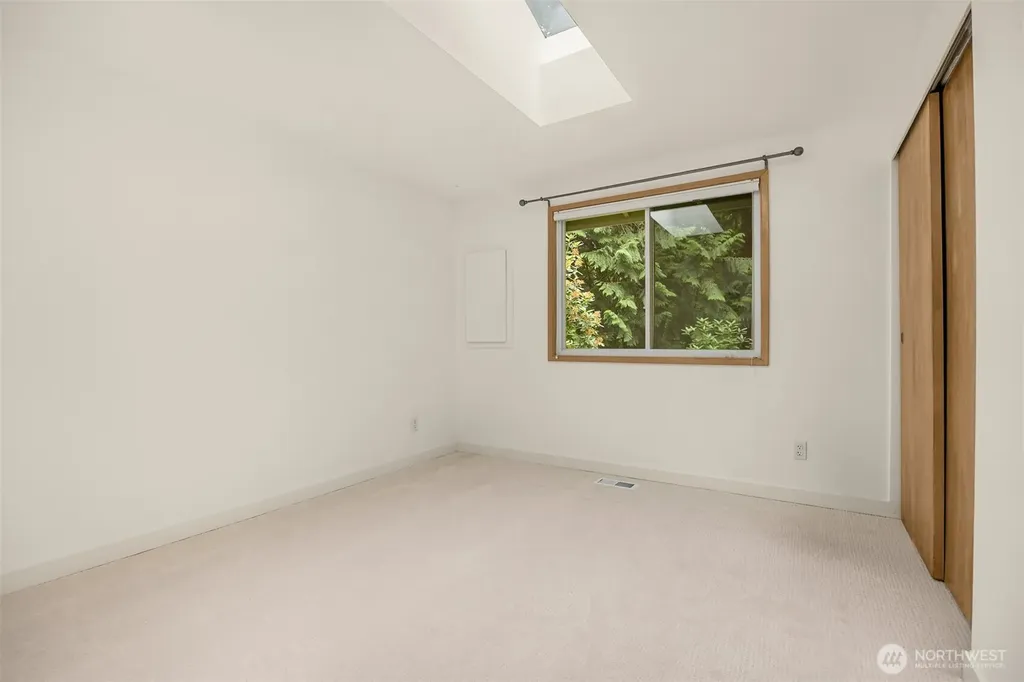 9820 NE Beach Crest Drive Bainbridge Island WA 98110