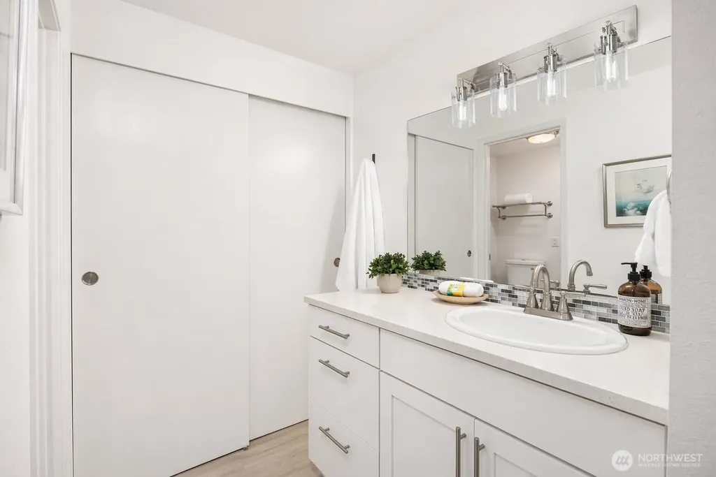 9820 NE Beach Crest Drive Bainbridge Island WA 98110
