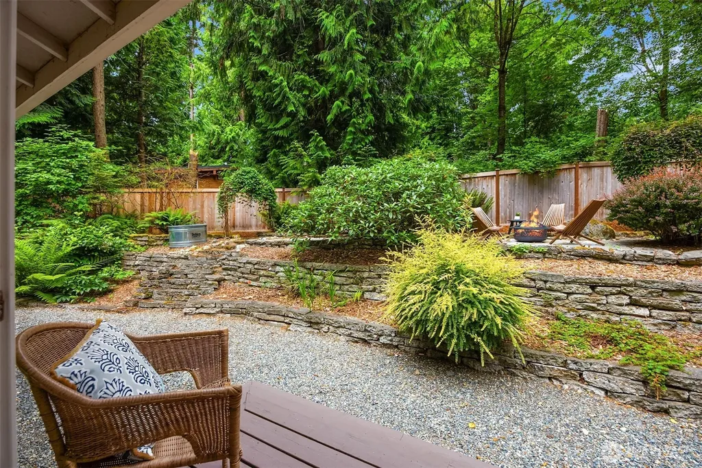 9820 NE Beach Crest Drive Bainbridge Island WA 98110