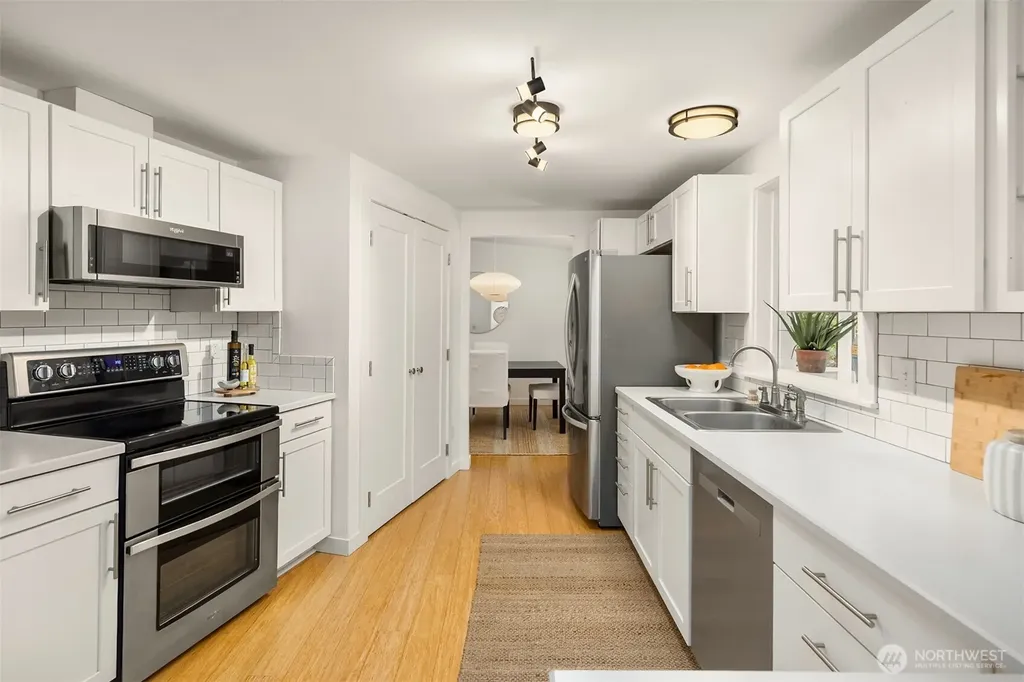 9820 NE Beach Crest Drive Bainbridge Island WA 98110