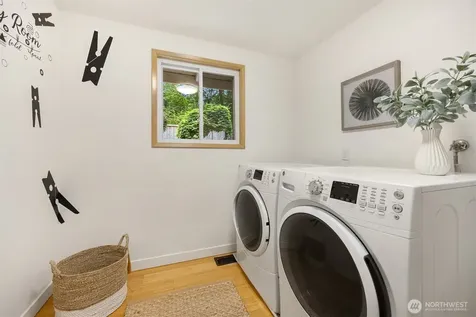 9820 NE Beach Crest Drive Bainbridge Island WA 98110
