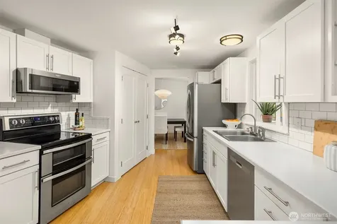 9820 NE Beach Crest Drive Bainbridge Island WA 98110