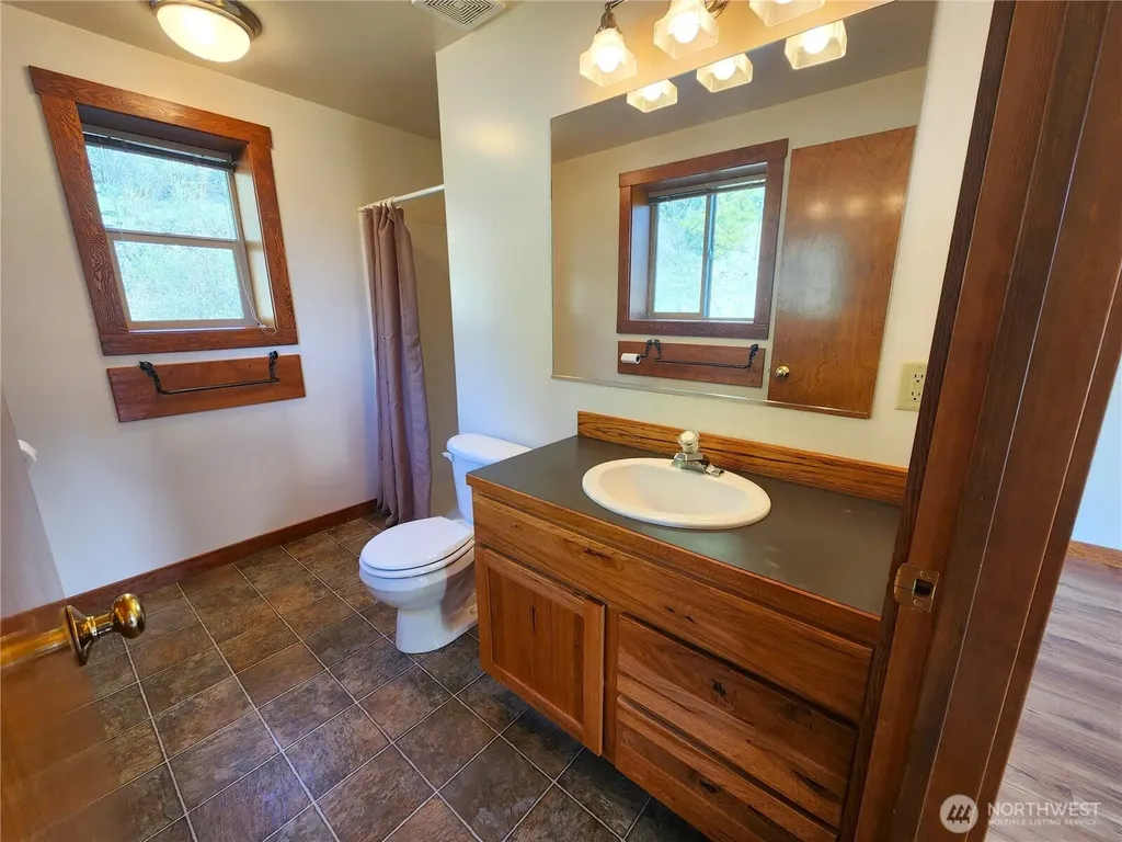 60 E Wannacut Lane Oroville WA 98844