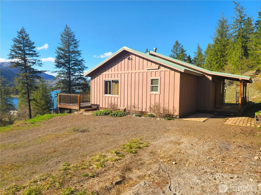 60 E Wannacut Lane Oroville WA 98844