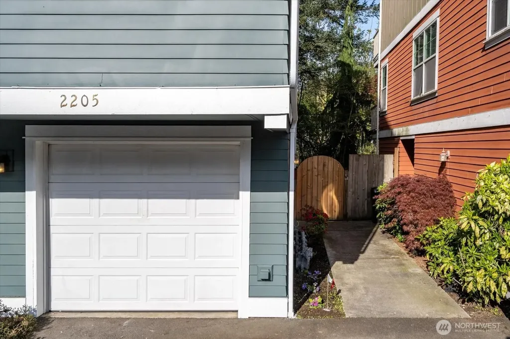 2205 NE 92nd Street Seattle WA 98115