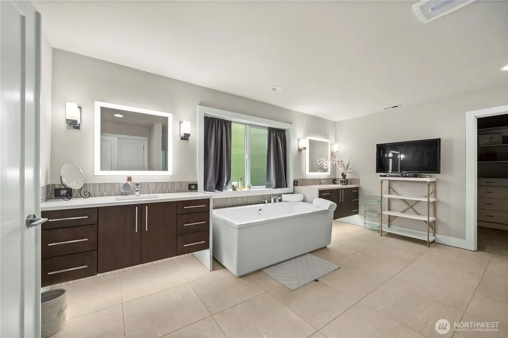 10351 SE 8th Street Bellevue WA 98004