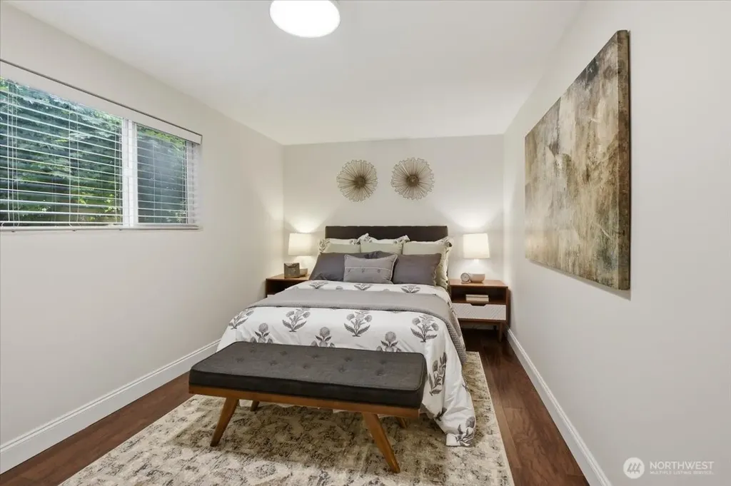 2552 14th Avenue W Seattle WA 98119