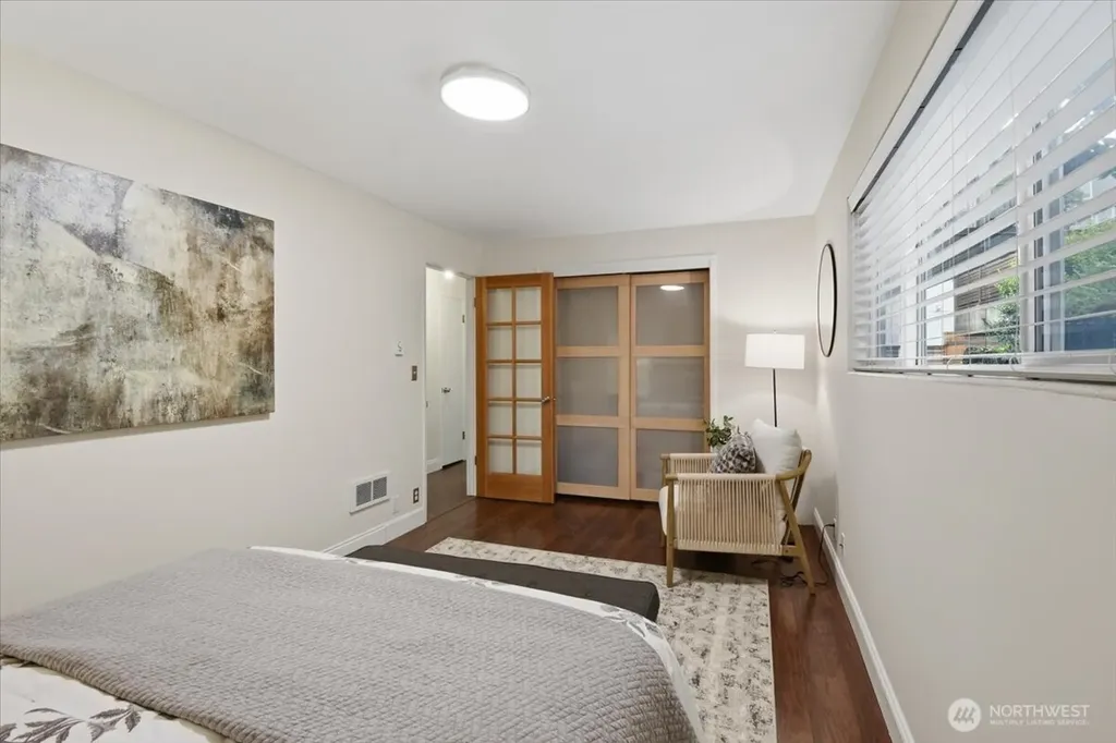2552 14th Avenue W Seattle WA 98119
