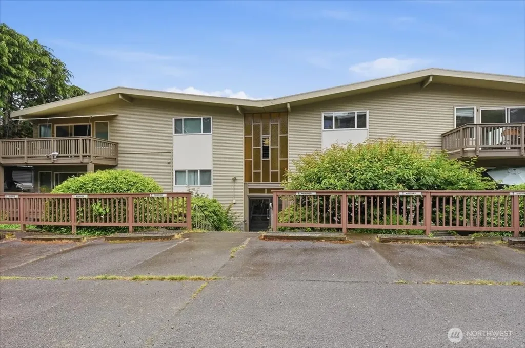 2552 14th Avenue W Seattle WA 98119
