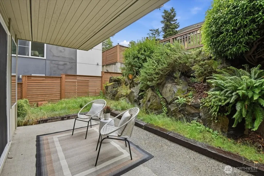 2552 14th Avenue W Seattle WA 98119
