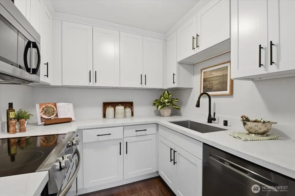 2552 14th Avenue W Seattle WA 98119