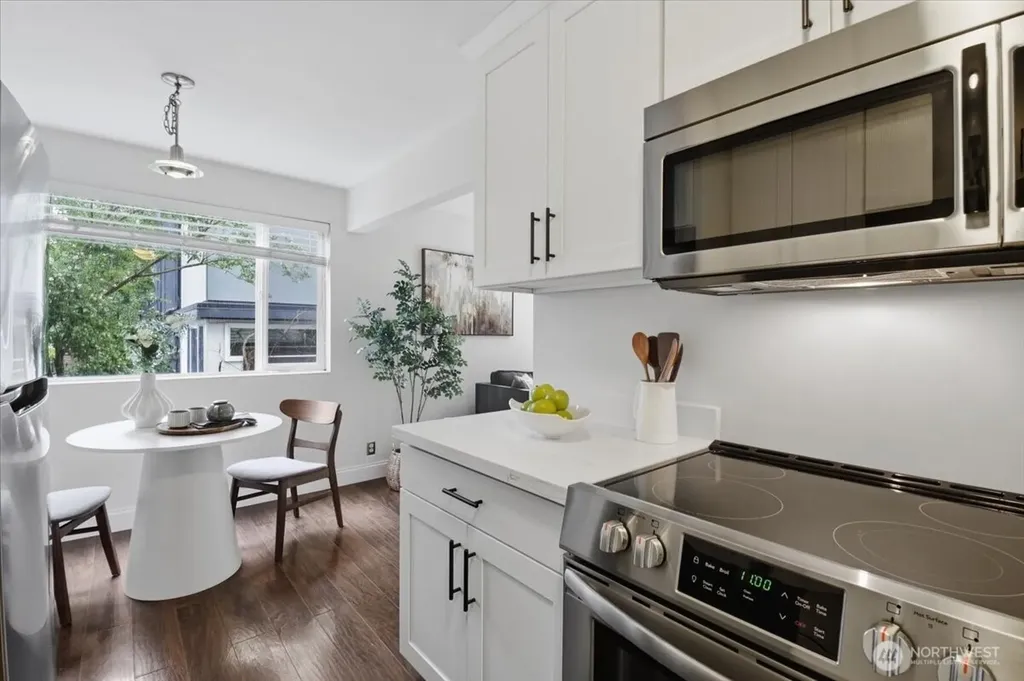 2552 14th Avenue W Seattle WA 98119