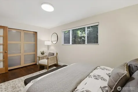 2552 14th Avenue W Seattle WA 98119