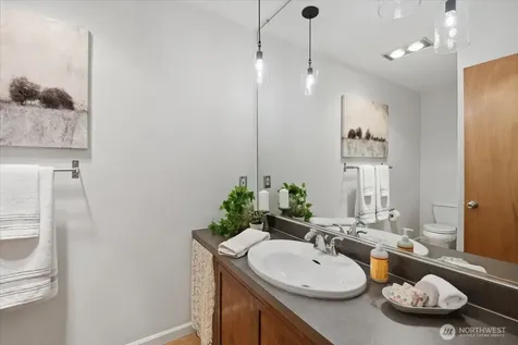 2552 14th Avenue W Seattle WA 98119
