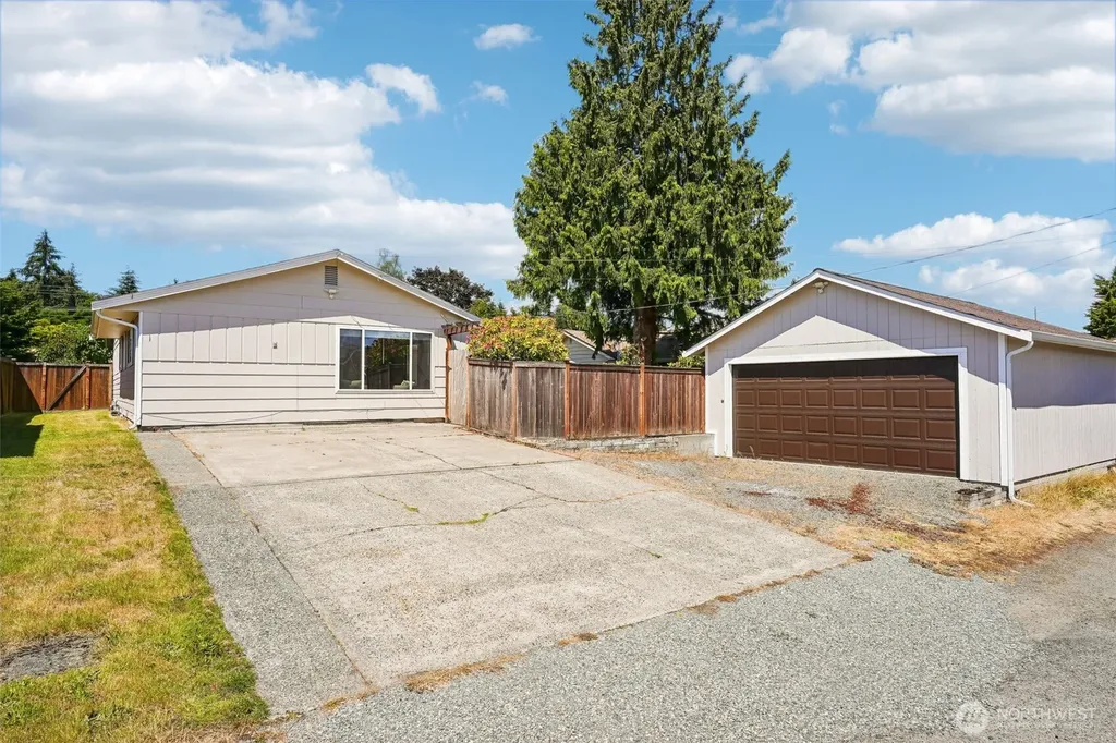 1425 N Woodlawn Street Tacoma WA 98406