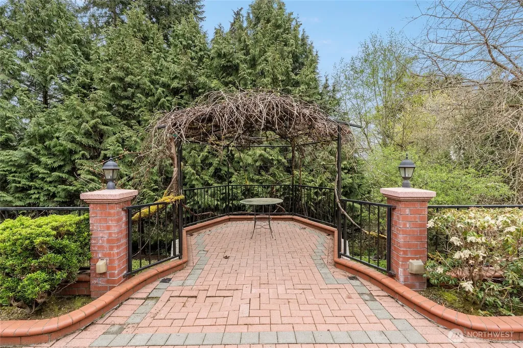 5601 W Mercer Way Mercer Island WA 98040