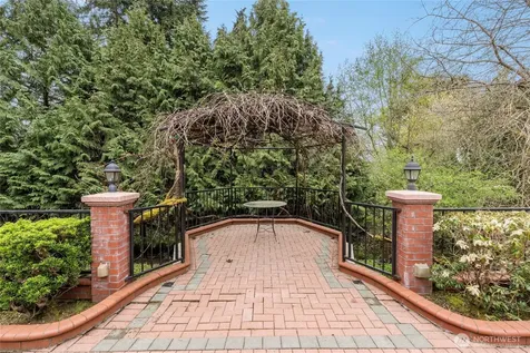 5601 W Mercer Way Mercer Island WA 98040