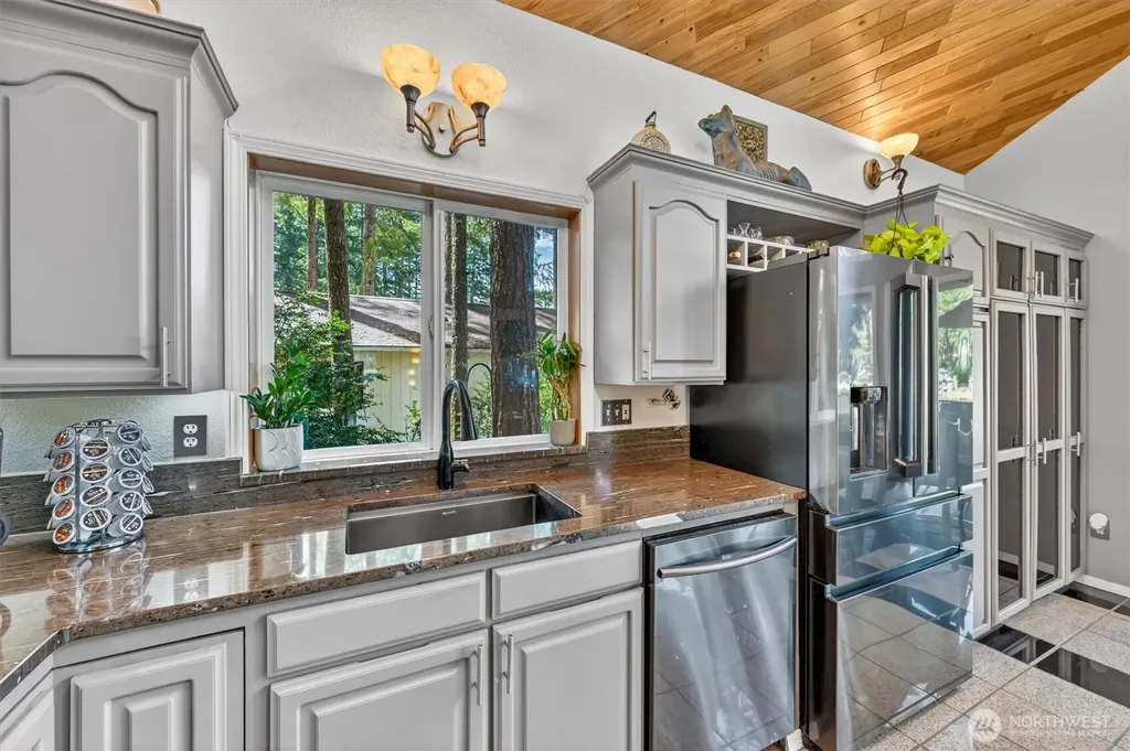 2851 E Mason Lake Drive E Grapeview WA 98546