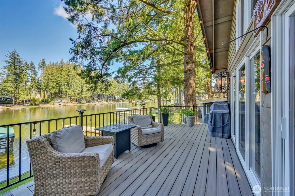 2851 E Mason Lake Drive E Grapeview WA 98546
