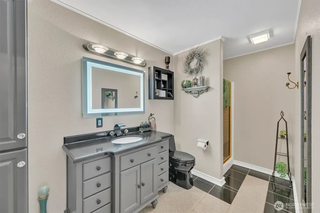 2851 E Mason Lake Drive E Grapeview WA 98546