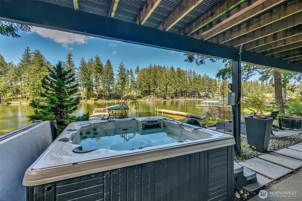 2851 E Mason Lake Drive E Grapeview WA 98546