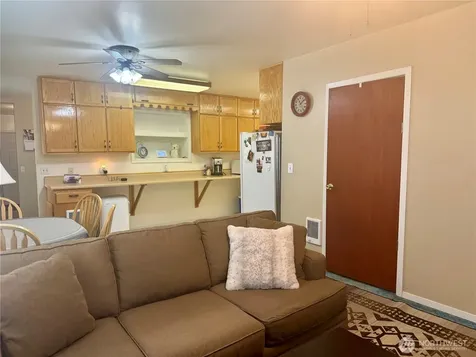 211 W Main Street Almira WA 99103