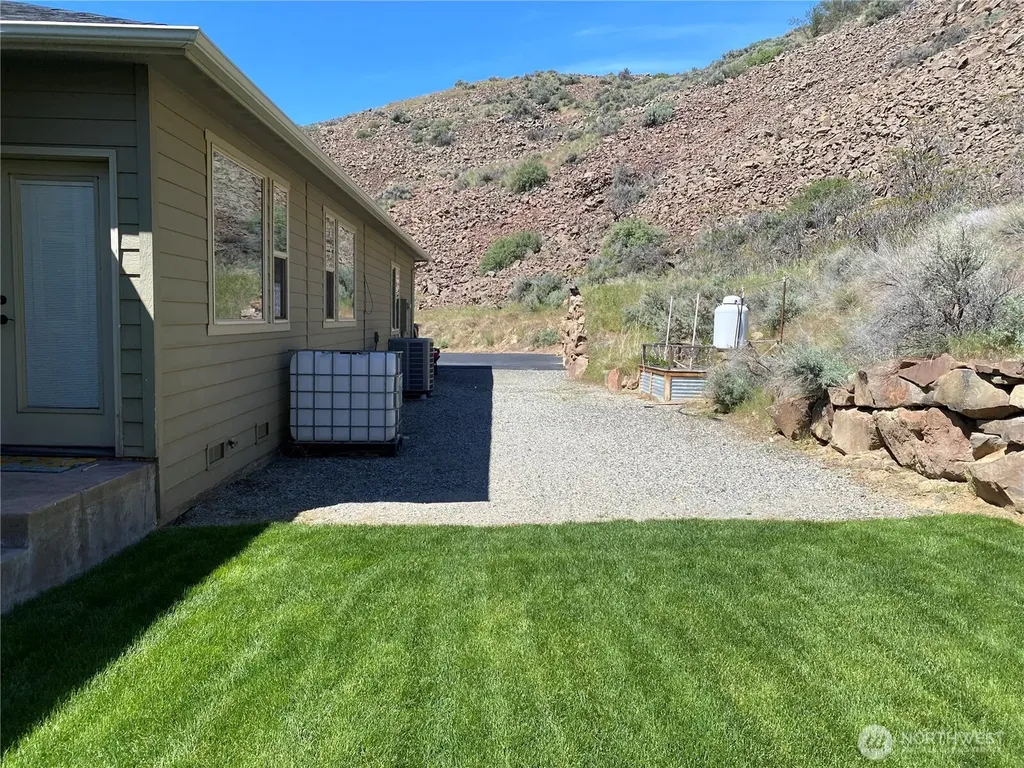 6696 Batterman Road Rock Island WA 98850