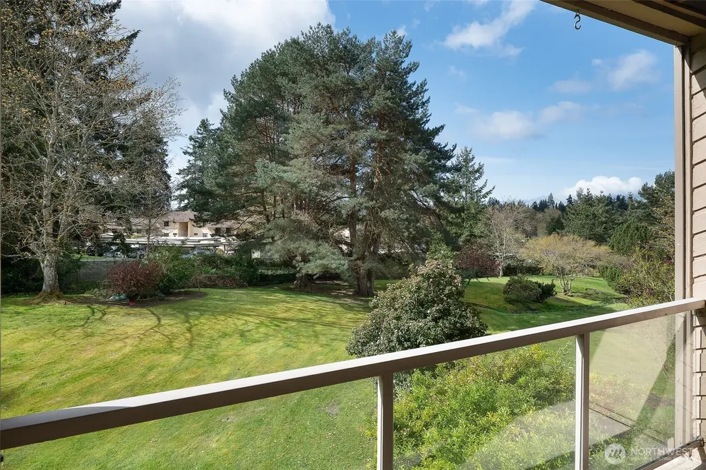 23003 Lakeview Drive Mountlake Terrace WA 98043