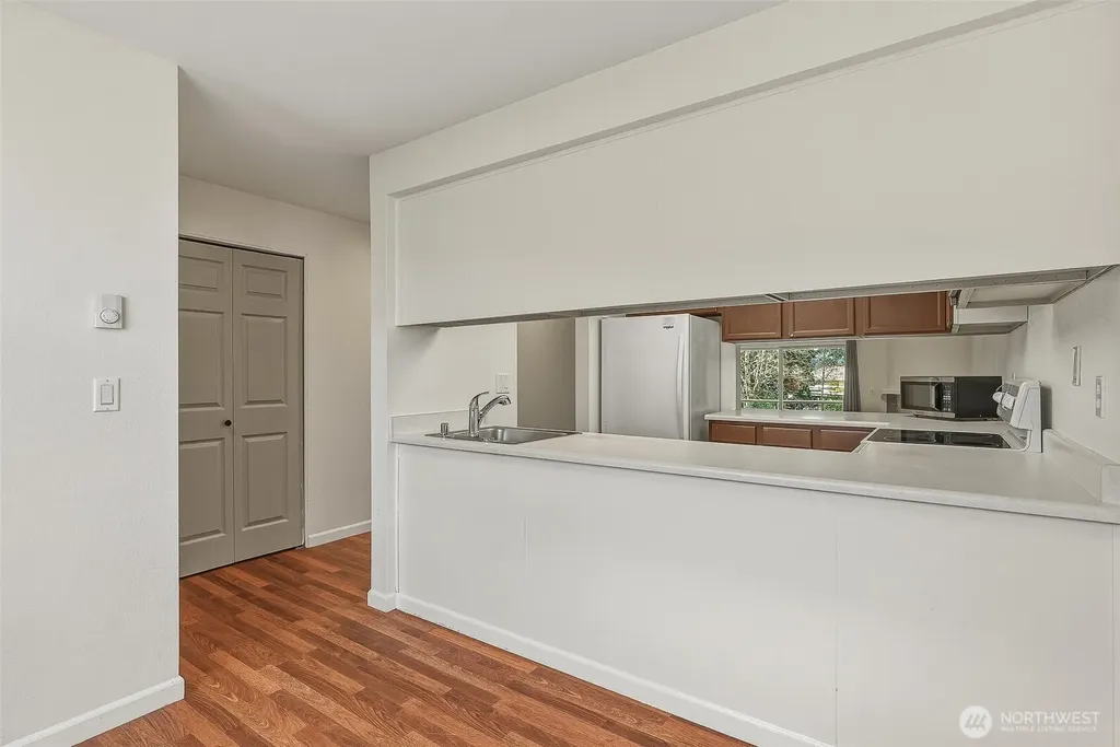 23003 Lakeview Drive Mountlake Terrace WA 98043