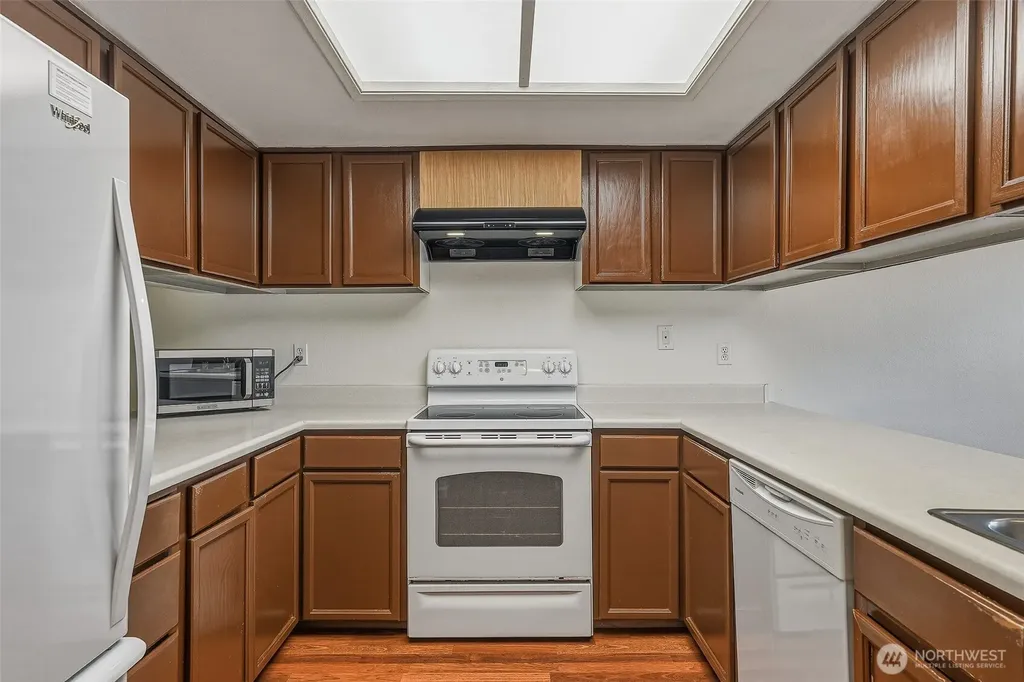 23003 Lakeview Drive Mountlake Terrace WA 98043