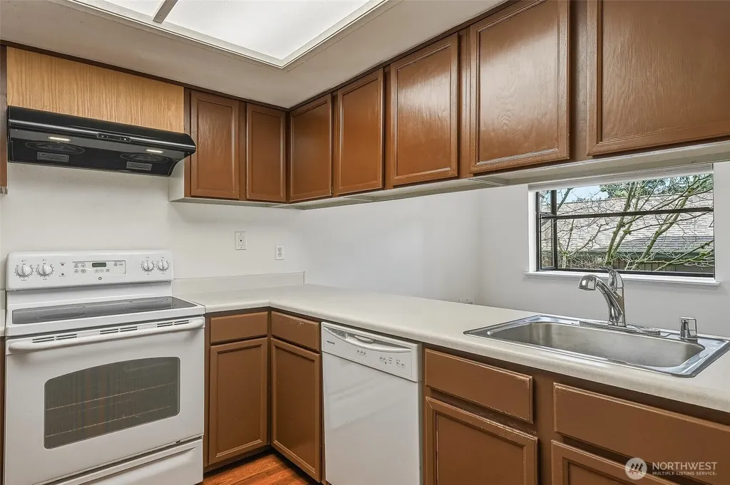 23003 Lakeview Drive Mountlake Terrace WA 98043