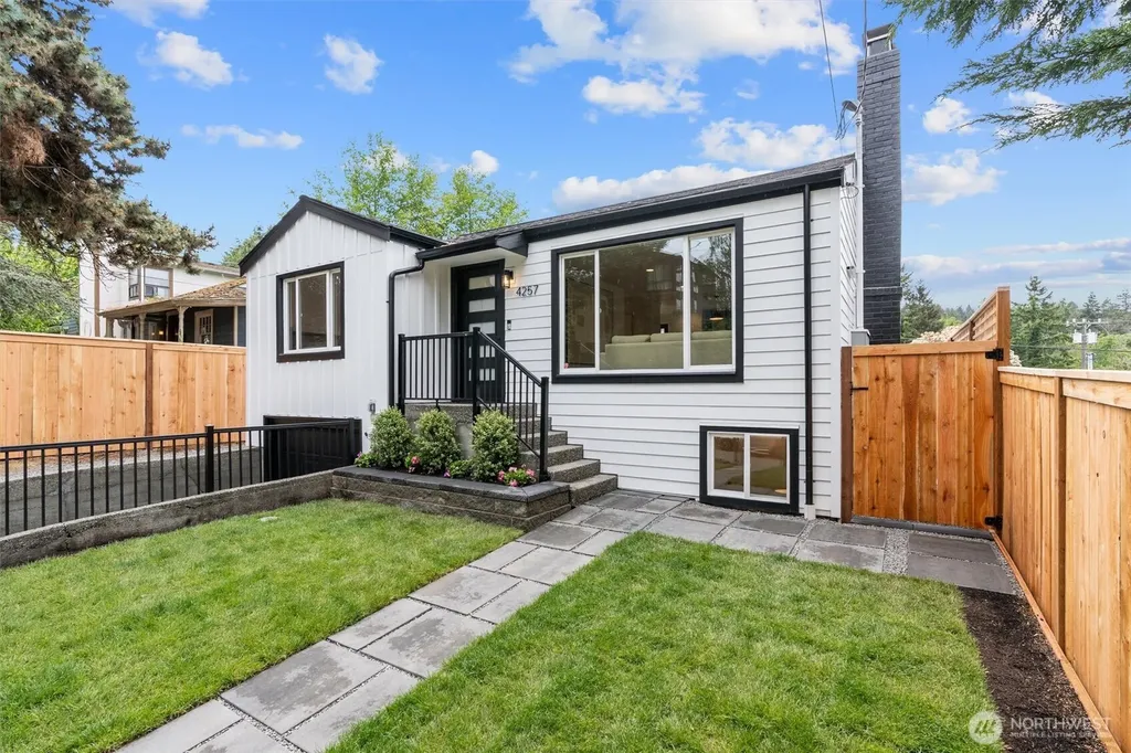 4257 W 33rd Ave W Seattle WA 98199